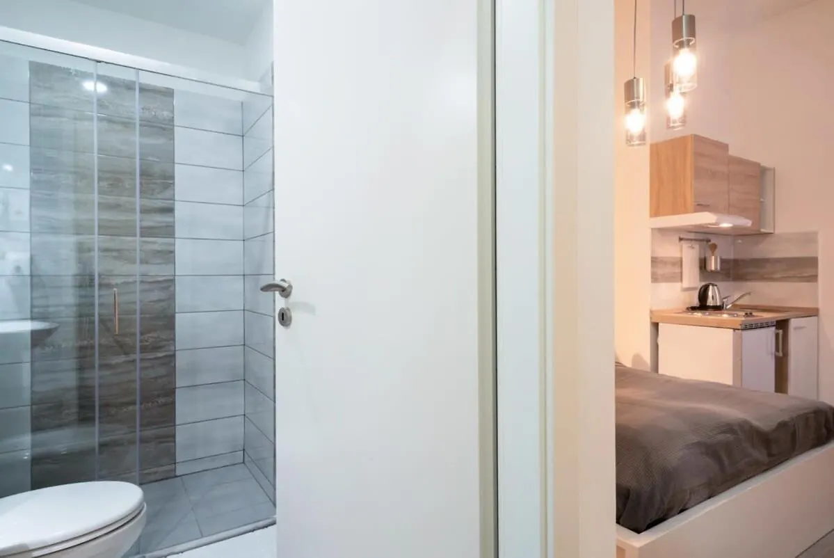 New Comfy Studio At Convenient Location Budapest Apartment
