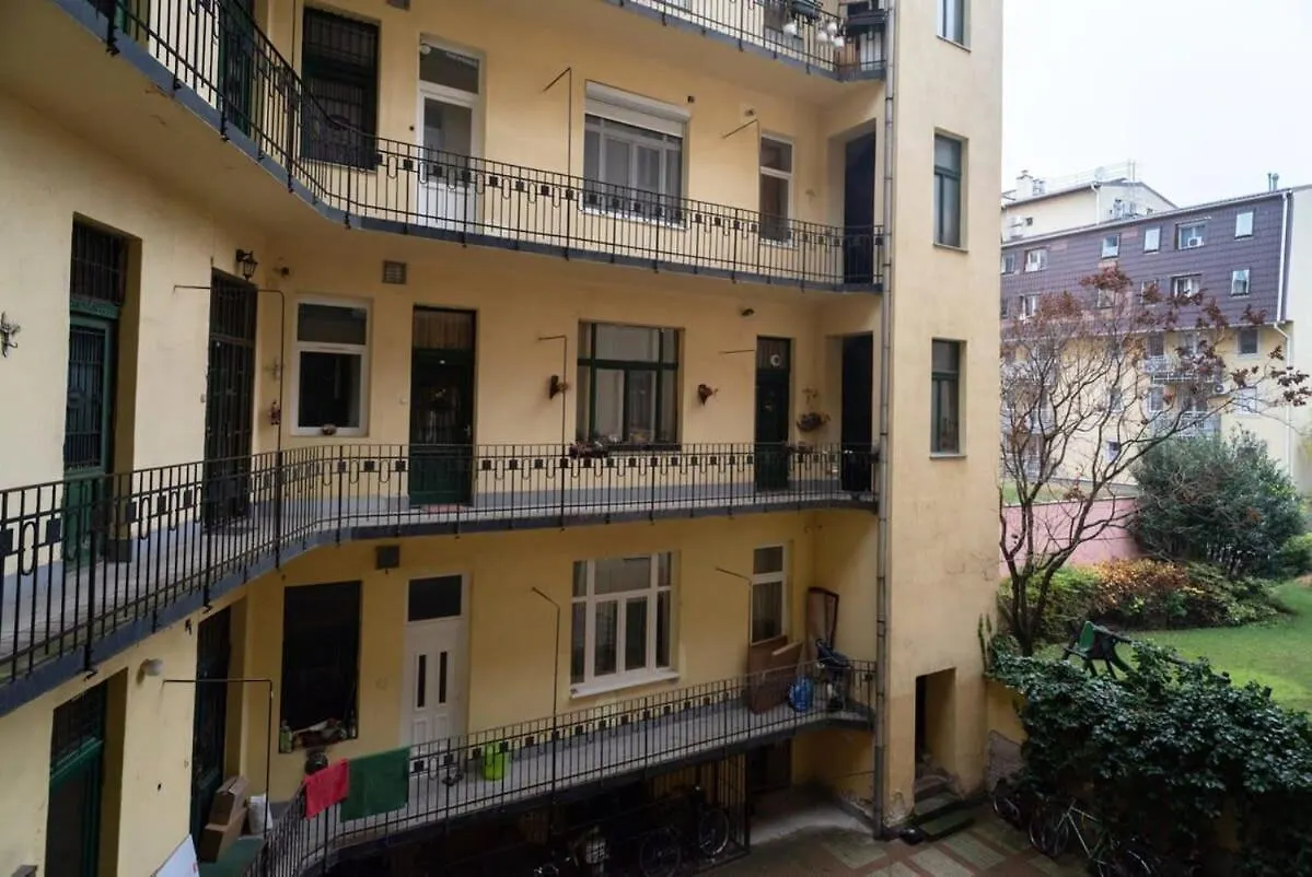 Apartment New Comfy Studio At Convenient Location Budapest